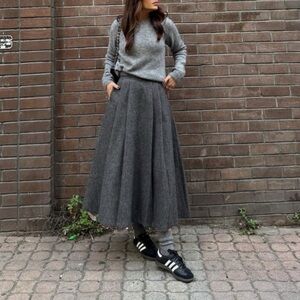 ZARA Box pleat midi skirt size XS